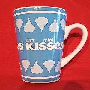 Hershey's Galerie Mini Kisses Ceramic Coffee/Tea  Mug. Blue and White.